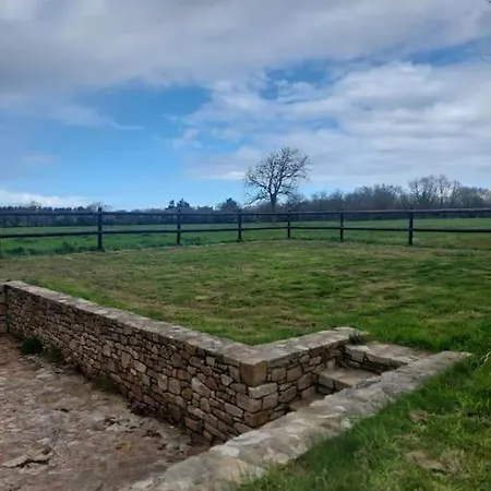 Maison A Proximite De La *